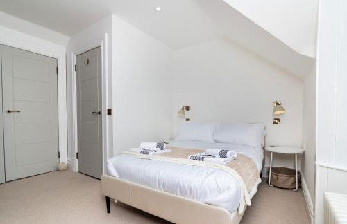 2 Bedroom Cottage-Free Parking - Photo 2