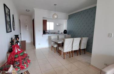 LINDO APARTAMENTO EM UBATUBA NA PRAIA DO ITAGUA, SAUNA, PISCINA, WI-FI, AR CONDICIONADO, 2 VAGAS DE ESTACIONAMENTO e BELA VISTA DA SACADA - Foto 2