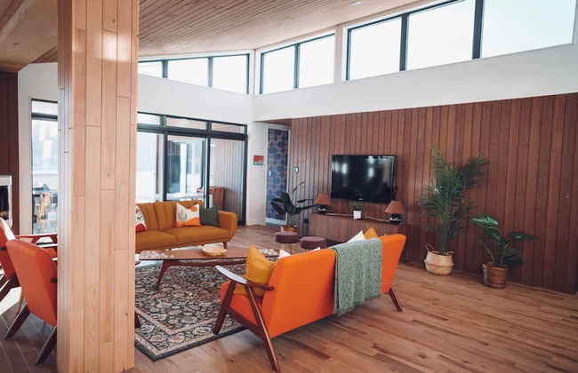 Lakeview Mid Century Luxury Cottage Citq 311414 - Photo 58