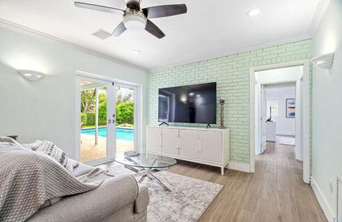 Spacious 4BR/3BA pool home, stylishly decorated - Foto 25