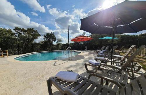 Beautiful Pet-Friendly Cottage with Outdoor Fireplace for a Wonderful Escape in Nature near Austin, Texas - Photo 12
