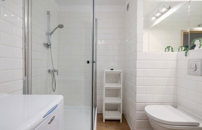 Grey Apartment in Katowice by Renters - Foto 27