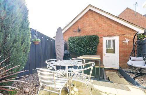 Modern and Spacious Home From Home 1 mile from M1 - with Netflix, Prime Video, PS5, free parking, superfast WiFi, BBQ - Sleeps 11 - By Brightleap Apartments - Foto 52