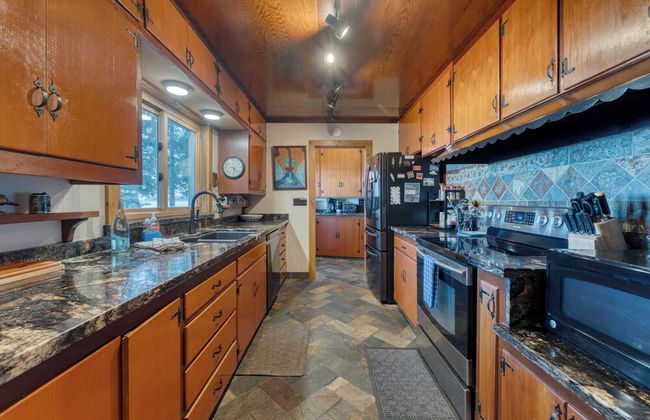 Lakefront Haven by Avantstay Minutes to Ski Resorts Private Dock - Photo 16