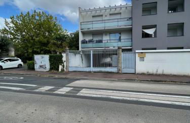 proche kedge et universitée appartement cosy avec parking ,cuisine équipée ,sdb et jardin - Foto 22