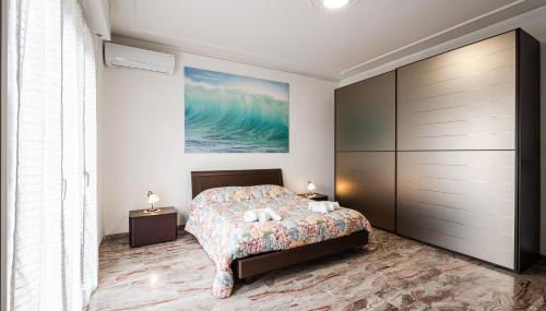 IZZ1 Apartments - Motor&Food Valley - Posto Auto Privato - Foto 5, towels, wardrobe