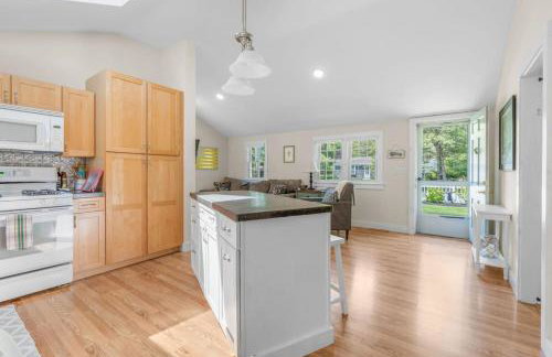 Cottage Oasis by Lake with Kayaks Fire Pit and a Huge Yard - Foto 13