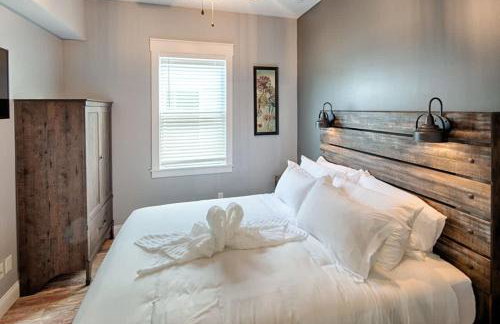 Quaint Cottage with Private Pool-Walk to Everything - Foto 16