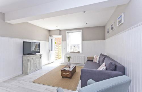 COASTGUARD COTTAGES by BOURNECOAST - A Charming Victorian Holiday Home with SEA VIEWS, HOT TUB and Garden - HB6098 - Foto 7