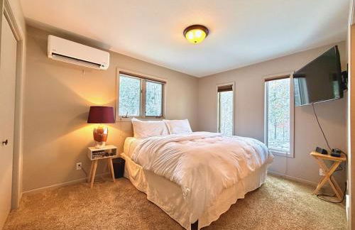 Lakefront Estate w Private Beach on Flathead Lake - Foto 19