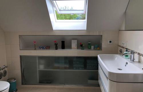 Schöne Altbauwohnung mit großer Dachterrasse für bis zu 8 Personen - Foto 22