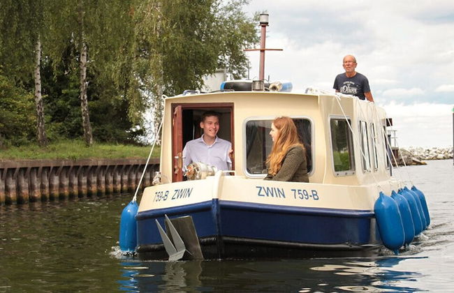 Boats & Yachts at Rechlin Harbor by Kuhnle-Tours - Foto 48