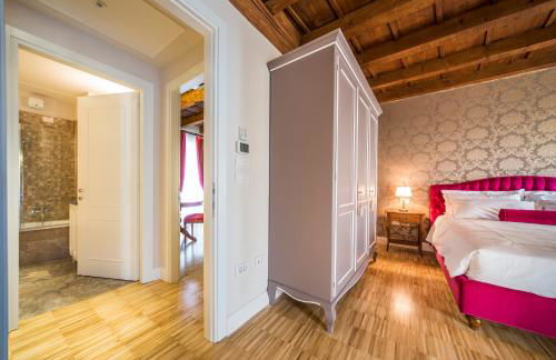 Lady Capulet Apartments - Photo 56