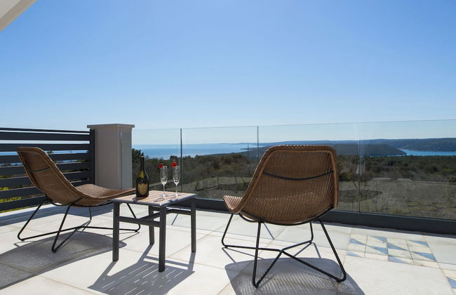 Villa with Swimming Pool, Outdoor Kitchen, Sauna, Hot Tub, Play Area, Sea View - Foto 80