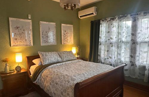 Private Gated Garden Suite in Historic Home, walk to UNM Football and Basketball, UNM and Pres Hospitals - Foto 1