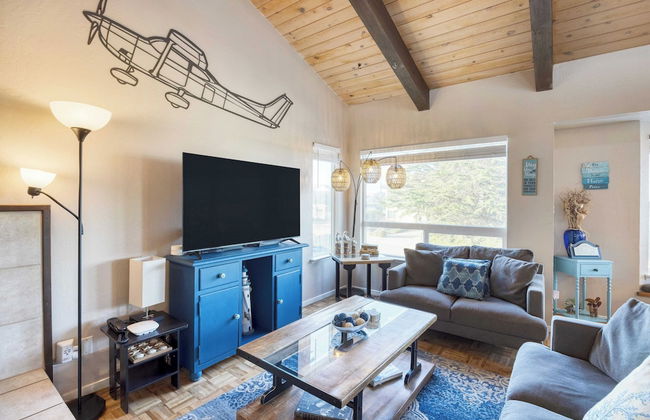 Steps to Beach w/ Patio+deck Foosball Happy Bottom Beach House by Avantstay - Foto 14