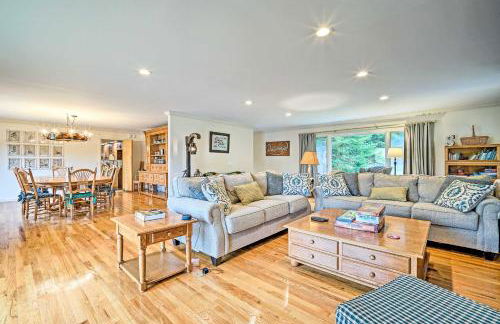 Family Winter Retreat with Hot Tub 14 Mi to Slopes! - Foto 8