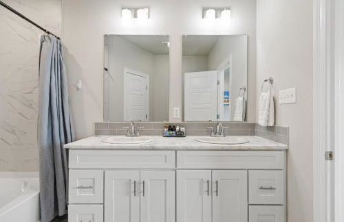 NEW Youngsville Escape KING Beds Cajun Luxury WiFi - Foto 36