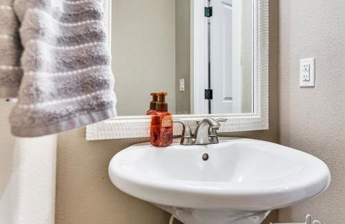 7 Mi to Vancouver Waterfront Sleek Home with Yard! - Foto 17