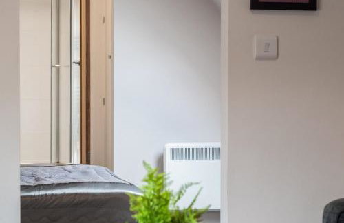 Beautiful new apartment with sheltered parking - Photo 17