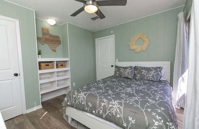 Texas Charm Cottage - 1 Block From the Lake & Hill Country Views - Foto 6