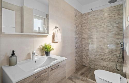 Seaview Villa Stanka with Pool and attached Jacuzzi - Photo 32