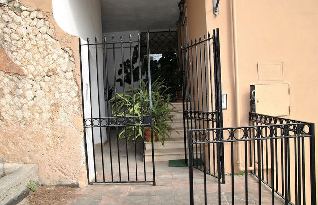 Edy sea View Holiday Apartment - Photo 17