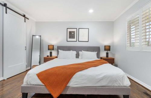 Charming Home in Bellevue Near Downtown n Microsoft - Photo 3