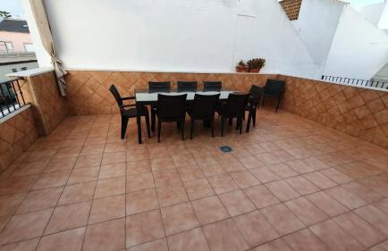 Casa céntrica, 3 dormitorios, gran terraza, cerca de la playa - Foto 9