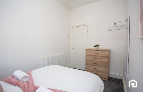 Vacant Nests The Fredrick Close to sea front - Photo 32