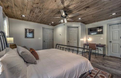 5-Star Cabin wHot Tub, Game Room, & Resort Perks! - Foto 11