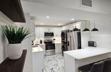 Stylish Duplex walkTO Lake Eola Orlando. Sleeps 8 - Foto 48