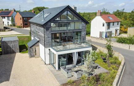 Lakeside property with spa access on a nature reserve Beaumont Village 25 BV25 - Photo 1