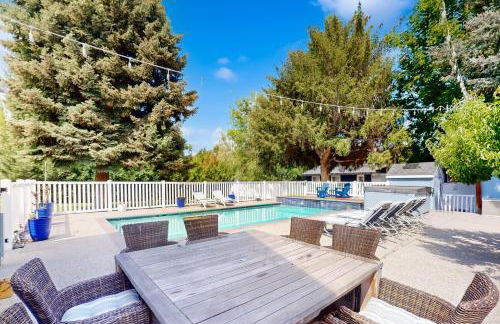 Farmhouse Minus the Farm - Foto 27