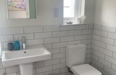 Perfect base for 8, pets allowed - Photo 24