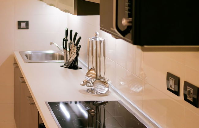 Oak Plaza Suites - Photo 26