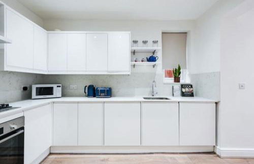 Newly Renovated Modern 4 Bed 3 Bath Apartment London - Foto 25