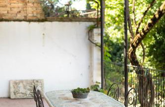 16th Century Townhouse, Large Garden Near Lake, Tuscany and Umbria - Sleeps 18 - Foto 80