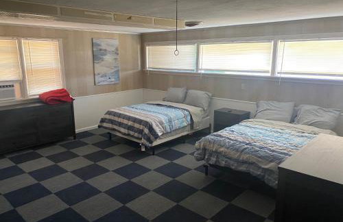 Spacious 4 Bedroom Home with 5 Beds near Interstate 40 in Amarillo, TX - Foto 1