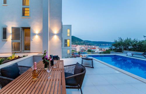 Seaside Elegance Suites - Photo 7