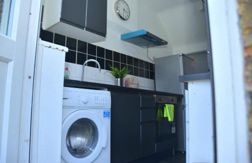 Tranquil Stays at 3 bedroom House in Dagenham - Foto 49