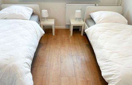 Ausgestattete Wohnungen für Monteur-Teams mit kostenlosem Parkplatz, WIFI, TV, Waschmaschine, Küche, Balkon, Restaurants und Supermarkt - Foto 26