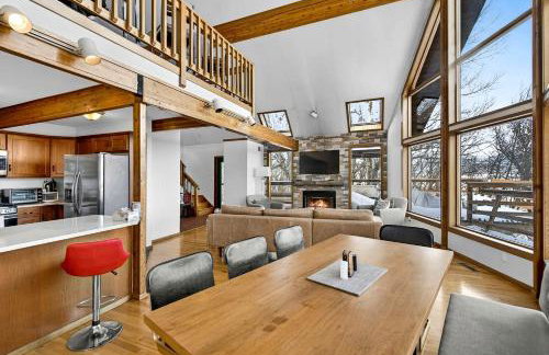 Modern Mountain Cabin with Hot Tub and Game Room Near Moorefield, West Virginia - Foto 23