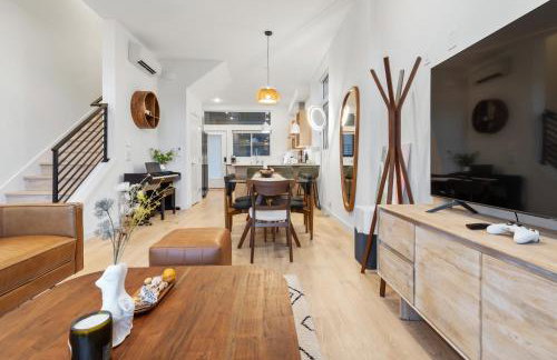 Luxe Central Home with Views & Rooftop - Foto 15