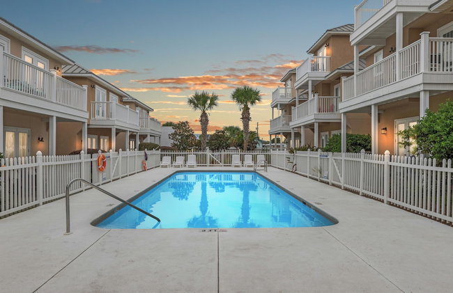 Escape to Sand Dollar Holler: Coastal Retreat, 3 Beds, 2.5 Baths, Sleeps 10! - Foto 63