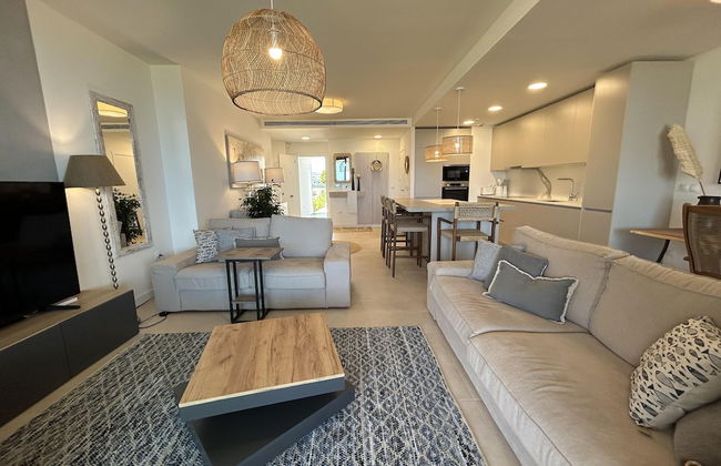 Impeccable 2-bed Apartment in Camarate Hills - Photo 3