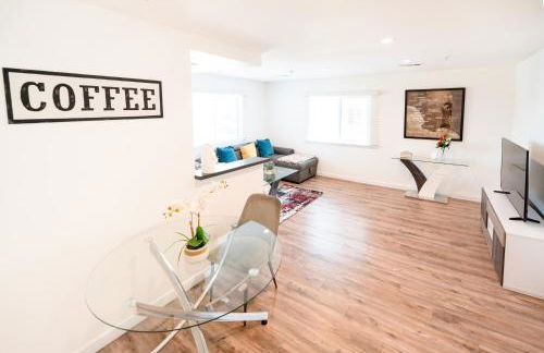 Modern Furnished 1-Bedroom with Free Parking in Koreatown close to DT LA - Foto 1