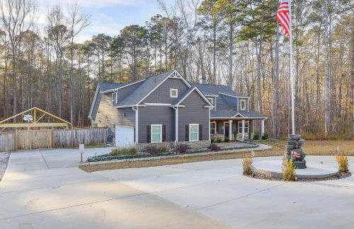 Gather, Play and Unwind! Modern Locust Grove Home - Foto 38