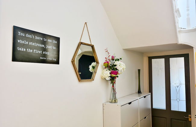 Captivating 3-bed House in Swansea Town Center - Photo 21