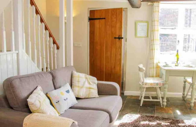 Cottagesleeps2-fireplace-valleyview-patio-garden - Photo 1